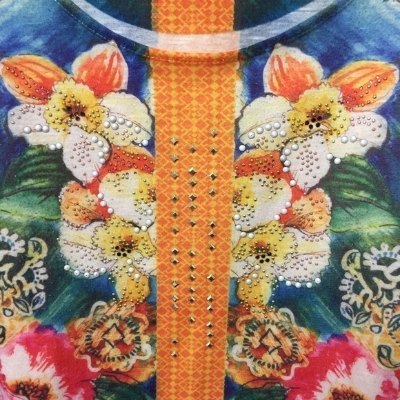BLEU boho bright floral mixed print top with embellishments size Medium. - Picture 8 of 10
